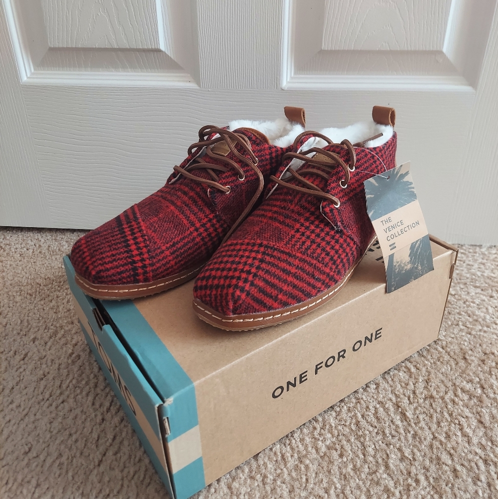 Toms - Picture 1 of 5